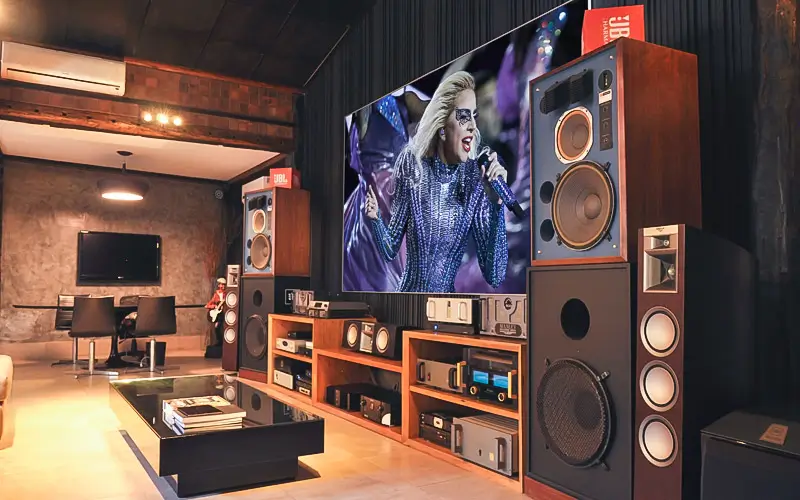 Sala de demonstração publicada no site da HIFICLUB